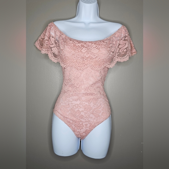 A'GACI Off the shoulder All Over Lace Pink Bodysuit. Size Small - Picture 1 of 14